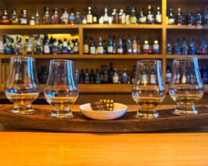 Stave with 4 Whiskies and Chocolate